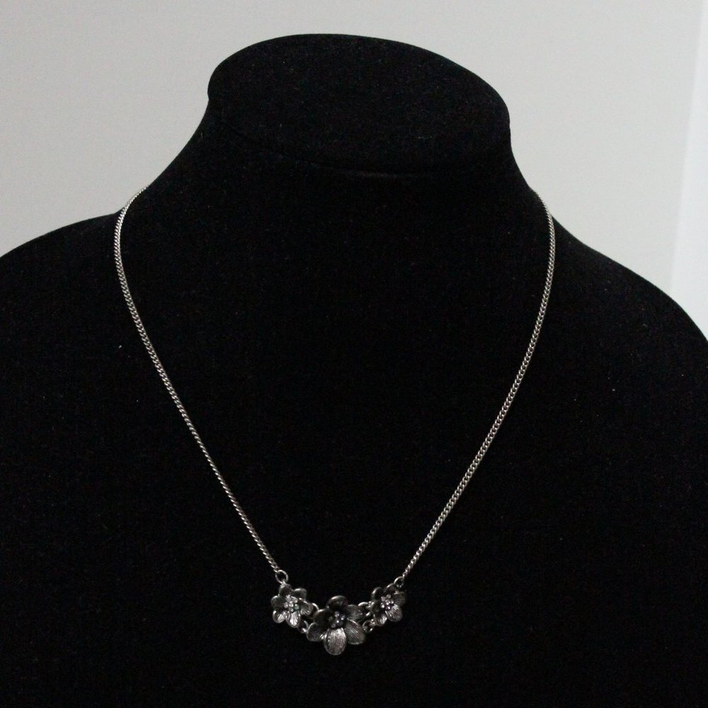 Marked Fossil 3 Flower Lobster Clasp Silvertone Fashion Chain Necklace - Picture 4 of 11